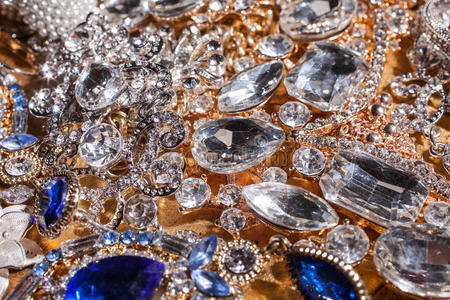 金銀飾品 閃耀背后的文化意蘊與佩戴藝術